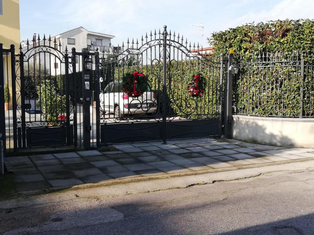Depandance Con Piscina In Uso In Esclusivo In B&B サンタントーニオ・アバーテ エクステリア 写真